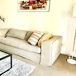 Cozy&Warm Apartment In Century City